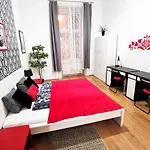 Orangehomes Central Market Hall Apartment